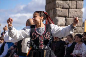 Fotogalería Pasacalles 'Día del Folclore' de la Asociación Cultural y Folclórica Andrés Laguna 23 Pasacalles Día del Folclore Asociación Cultural y Folclórica Andrés Laguna- Héctor Criado