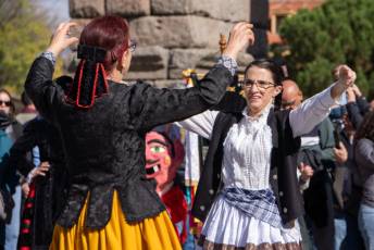 Fotogalería Pasacalles 'Día del Folclore' de la Asociación Cultural y Folclórica Andrés Laguna 24 Pasacalles Día del Folclore Asociación Cultural y Folclórica Andrés Laguna- Héctor Criado