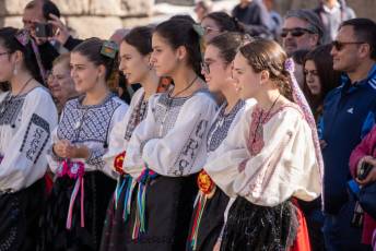 Fotogalería Pasacalles 'Día del Folclore' de la Asociación Cultural y Folclórica Andrés Laguna 26 Pasacalles Día del Folclore Asociación Cultural y Folclórica Andrés Laguna- Héctor Criado