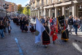 Fotogalería Pasacalles 'Día del Folclore' de la Asociación Cultural y Folclórica Andrés Laguna 4 Pasacalles Día del Folclore Asociación Cultural y Folclórica Andrés Laguna- Héctor Criado