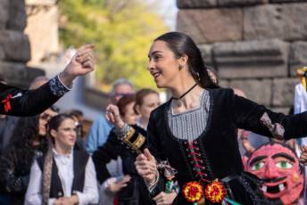 Fotogalería Pasacalles 'Día del Folclore' de la Asociación Cultural y Folclórica Andrés Laguna 34 Pasacalles Día del Folclore Asociación Cultural y Folclórica Andrés Laguna- Héctor Criado