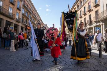 Fotogalería Pasacalles 'Día del Folclore' de la Asociación Cultural y Folclórica Andrés Laguna 6 Pasacalles Día del Folclore Asociación Cultural y Folclórica Andrés Laguna- Héctor Criado
