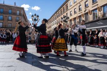 Fotogalería Pasacalles 'Día del Folclore' de la Asociación Cultural y Folclórica Andrés Laguna 8 Pasacalles Día del Folclore Asociación Cultural y Folclórica Andrés Laguna- Héctor Criado