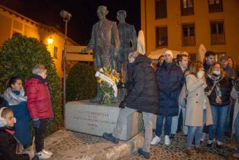 Fotogalería Homenaje y ofrenda floral a Agapito Marazuela 13 Homenaje y ofrenda floral a Agapito Marazuela - Héctor Criado