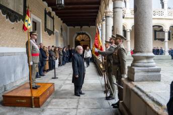 Fotogalería Jura de Bandera para personal civil en la Academia de Artillería 23 Jura de Bandera civil - Héctor Criado