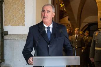 Fotogalería Jura de Bandera para personal civil en la Academia de Artillería 40 Jura de Bandera civil - Héctor Criado