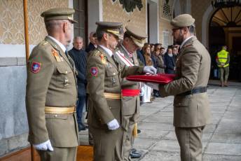 Fotogalería Jura de Bandera para personal civil en la Academia de Artillería 45 Jura de Bandera civil - Héctor Criado