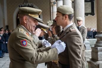 Fotogalería Jura de Bandera para personal civil en la Academia de Artillería 47 Jura de Bandera civil - Héctor Criado