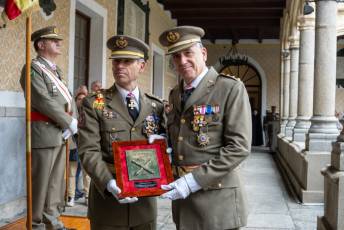 Fotogalería Jura de Bandera para personal civil en la Academia de Artillería 50 Jura de Bandera civil - Héctor Criado