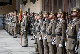 Fotogalería Jura de Bandera para personal civil en la Academia de Artillería 10 Jura de Bandera civil - Héctor Criado