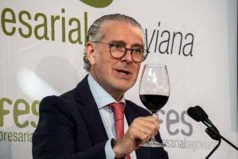 Fotogalería del Vino de Navidad de la FES 46 Vino Navidad FES - Héctor Criado