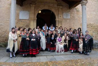 Fotogalería Misa por las Alcaldesas Fallecidas, Baile de Gala y Cambio de Monteras en Zarramala 12 Misa por las alcaldesas fallecidas de Zamarramala y cambio de montera - Héctor Criado