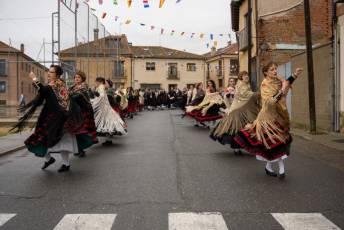 Fotogalería Misa por las Alcaldesas Fallecidas, Baile de Gala y Cambio de Monteras en Zarramala 15 Misa por las alcaldesas fallecidas de Zamarramala y cambio de montera - Héctor Criado
