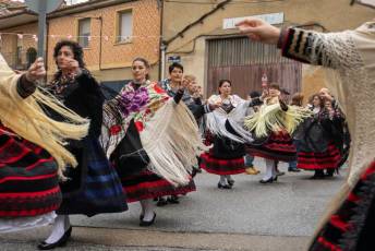 Fotogalería Misa por las Alcaldesas Fallecidas, Baile de Gala y Cambio de Monteras en Zarramala 3 Misa por las alcaldesas fallecidas de Zamarramala y cambio de montera - Héctor Criado