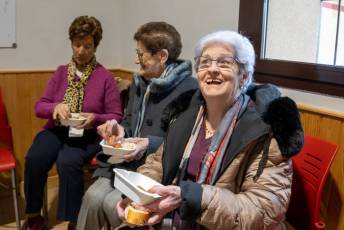 Fotogalería Misa por las Alcaldesas Fallecidas, Baile de Gala y Cambio de Monteras en Zarramala 23 Misa por las alcaldesas fallecidas de Zamarramala y cambio de montera - Héctor Criado