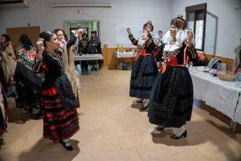 Fotogalería Misa por las Alcaldesas Fallecidas, Baile de Gala y Cambio de Monteras en Zarramala 29 Misa por las alcaldesas fallecidas de Zamarramala y cambio de montera - Héctor Criado