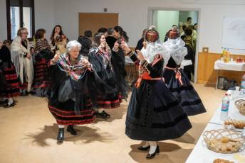 Fotogalería Misa por las Alcaldesas Fallecidas, Baile de Gala y Cambio de Monteras en Zarramala 33 Misa por las alcaldesas fallecidas de Zamarramala y cambio de montera - Héctor Criado