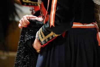 Fotogalería Misa por las Alcaldesas Fallecidas, Baile de Gala y Cambio de Monteras en Zarramala 36 Misa por las alcaldesas fallecidas de Zamarramala y cambio de montera - Héctor Criado