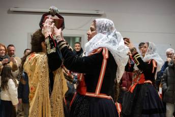 Fotogalería Misa por las Alcaldesas Fallecidas, Baile de Gala y Cambio de Monteras en Zarramala 41 Misa por las alcaldesas fallecidas de Zamarramala y cambio de montera - Héctor Criado