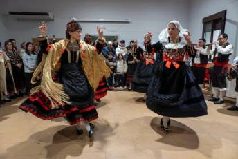 Fotogalería Misa por las Alcaldesas Fallecidas, Baile de Gala y Cambio de Monteras en Zarramala 44 Misa por las alcaldesas fallecidas de Zamarramala y cambio de montera - Héctor Criado