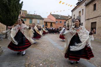 Fotogalería Misa por las Alcaldesas Fallecidas, Baile de Gala y Cambio de Monteras en Zarramala 6 Misa por las alcaldesas fallecidas de Zamarramala y cambio de montera - Héctor Criado