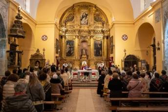 Fotogalería Misa por las Alcaldesas Fallecidas, Baile de Gala y Cambio de Monteras en Zarramala 10 Misa por las alcaldesas fallecidas de Zamarramala y cambio de montera - Héctor Criado