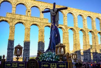 Fotogalería Procesiones de Jueves Santo 22 Procesiones hacia la Catedral - Héctor Criado