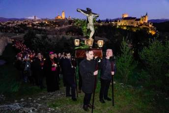Fotogalería Vía Crucis Penitencial con el Cristo de la Buena Muerte 19 Vía Crucis Penitencial con el Cristo de la Buena Muerte - Héctor Criado