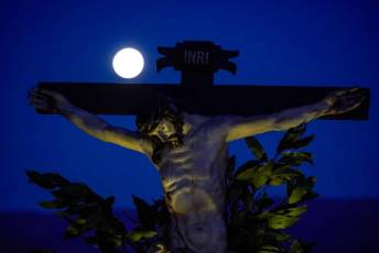 Fotogalería Vía Crucis Penitencial con el Cristo de la Buena Muerte 23 Vía Crucis Penitencial con el Cristo de la Buena Muerte - Héctor Criado