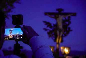 Fotogalería Vía Crucis Penitencial con el Cristo de la Buena Muerte 25 Vía Crucis Penitencial con el Cristo de la Buena Muerte - Héctor Criado