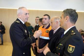 Fotografías Acto de entrega de distinciones a la Policía Local de Segovia y Guardias Urbanos de Honor 1 Acto de Entrega de Distinciones a la Policía Local y Guardias Urbanos - Héctor Criado