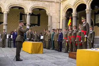 Fotografías del acto de fin de curso de la 314 promoción de Oficiales de Artillería 12 Acto Fin de Curso 314 Promoción de Oficiales de Artillería - Héctor Criado