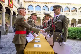 Fotografías del acto de fin de curso de la 314 promoción de Oficiales de Artillería 27 Acto Fin de Curso 314 Promoción de Oficiales de Artillería - Héctor Criado