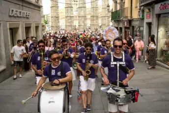 Fotografías Concentración de Peñas y Pregón de las Ferias y Fiestas de Segovia 2026 13 Concentración Peñas y Pregón Ferias y Fiestas Segovia - Héctor Criado