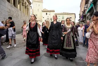 Fotografías Concentración de Peñas y Pregón de las Ferias y Fiestas de Segovia 2026 18 Concentración Peñas y Pregón Ferias y Fiestas Segovia - Héctor Criado