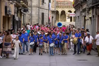Fotografías Concentración de Peñas y Pregón de las Ferias y Fiestas de Segovia 2026 20 Concentración Peñas y Pregón Ferias y Fiestas Segovia - Héctor Criado