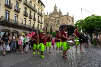 Fotografías Concentración de Peñas y Pregón de las Ferias y Fiestas de Segovia 2026 26 Concentración Peñas y Pregón Ferias y Fiestas Segovia - Héctor Criado