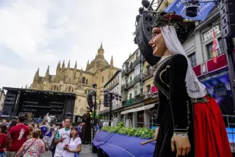 Fotografías Concentración de Peñas y Pregón de las Ferias y Fiestas de Segovia 2026 27 Concentración Peñas y Pregón Ferias y Fiestas Segovia - Héctor Criado