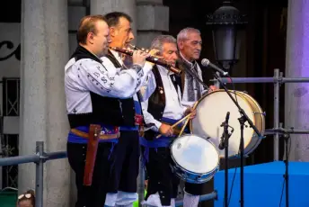 Fotografías Concentración de Peñas y Pregón de las Ferias y Fiestas de Segovia 2026 31 Concentración Peñas y Pregón Ferias y Fiestas Segovia - Héctor Criado
