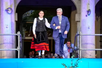 Fotografías Concentración de Peñas y Pregón de las Ferias y Fiestas de Segovia 2026 35 Concentración Peñas y Pregón Ferias y Fiestas Segovia - Héctor Criado