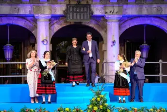 Fotografías Concentración de Peñas y Pregón de las Ferias y Fiestas de Segovia 2026 39 Concentración Peñas y Pregón Ferias y Fiestas Segovia - Héctor Criado
