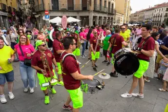 Fotografías Concentración de Peñas y Pregón de las Ferias y Fiestas de Segovia 2026 5 Concentración Peñas y Pregón Ferias y Fiestas Segovia - Héctor Criado
