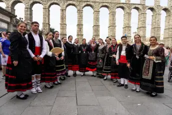 Fotografías Concentración de Peñas y Pregón de las Ferias y Fiestas de Segovia 2026 7 Concentración Peñas y Pregón Ferias y Fiestas Segovia - Héctor Criado