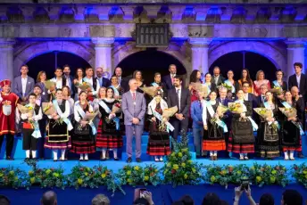 Fotografías Concentración de Peñas y Pregón de las Ferias y Fiestas de Segovia 2026 74 Concentración Peñas y Pregón Ferias y Fiestas Segovia - Héctor Criado