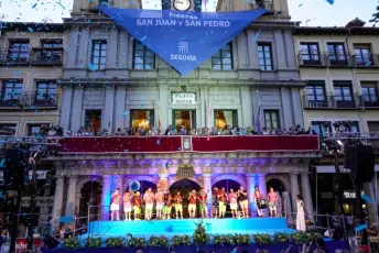 Fotografías Concentración de Peñas y Pregón de las Ferias y Fiestas de Segovia 2026 79 Concentración Peñas y Pregón Ferias y Fiestas Segovia - Héctor Criado