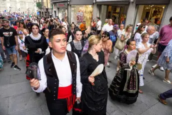Fotografías Concentración de Peñas y Pregón de las Ferias y Fiestas de Segovia 2026 9 Concentración Peñas y Pregón Ferias y Fiestas Segovia - Héctor Criado