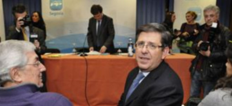 Jesús Postigo ya es el candidato oficial del PP a la Alcaldía de Segovia 1 Un momento de la reunión que el PP celebró ayer en las instalaciones del hotel Puerta de Segovia