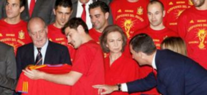 Las calles de Madrid se inundaron de ciudadanos de toda España que acudieron a saludar a los ‘héroes de Sudáfrica’. / Reuters