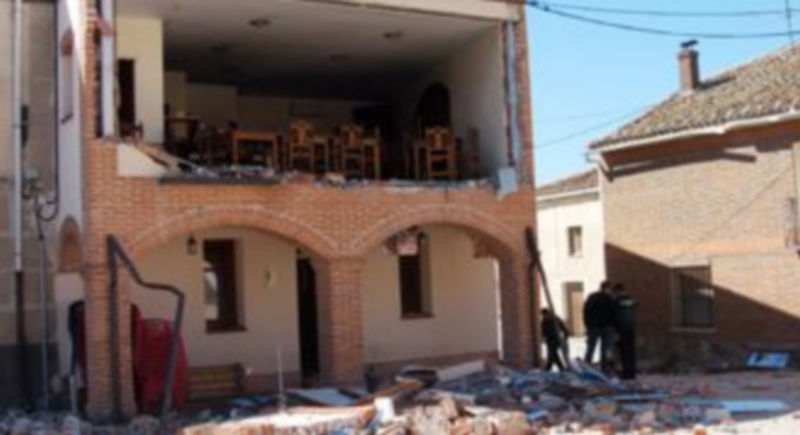 La gran deflagración afectó a la estructura del edificio. El muro de la segunda planta que daba a la Plaza Mayor