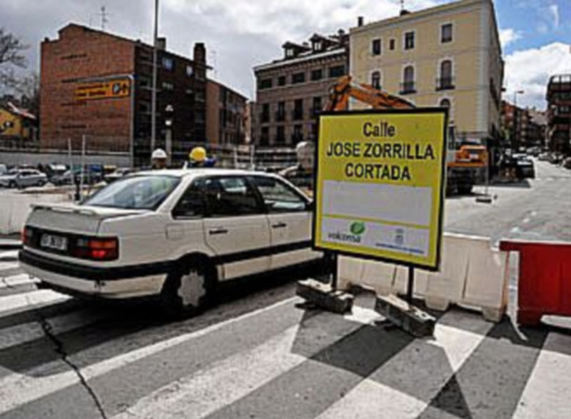 El Ayuntamiento ha instalado paneles informativos sobre los cortes de tráfico. / kamarero